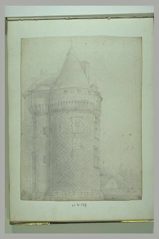 Vue d'une tour crénelée portant deux écussons armoriés