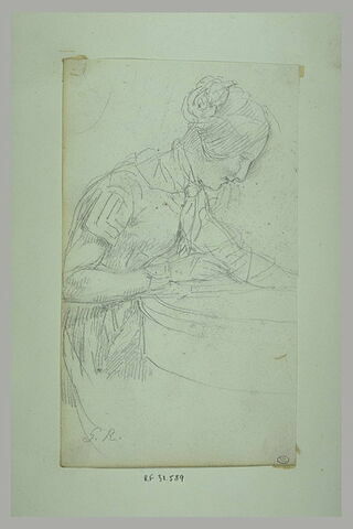 Jeune femme vue en buste, écrivant sur une table ronde, image 1/1