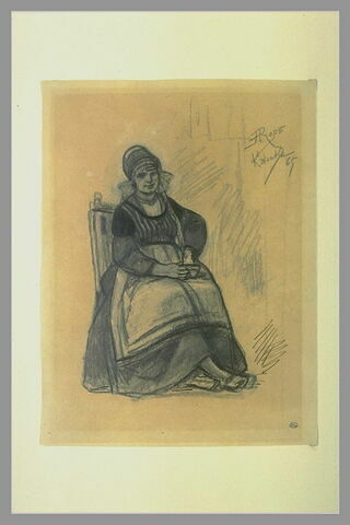 Jeune femme assise, vêtue d'un costume local