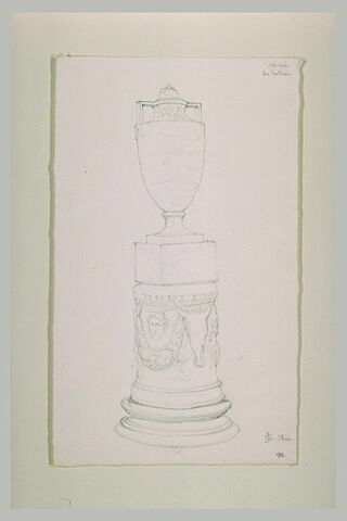 Autel funéraire antique circulaire portant une urne, image 1/1