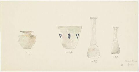 Quatre vases de formes différentes
