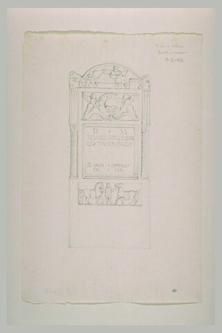 Tombeau d'un chevalier orné de reliefs et d'une inscription rotive, image 1/1