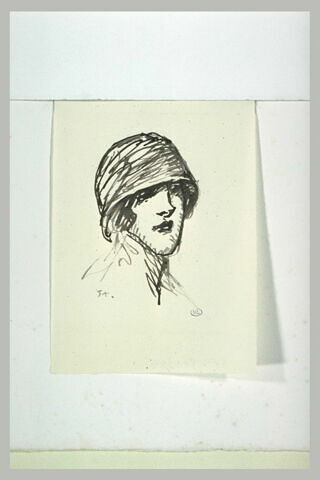 Tête de femme coiffée d'un chapeau cloche, image 1/1