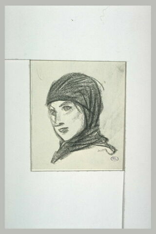 Tête de jeune femme de trois quarts gauche, enveloppée dans un foulard noir, image 1/1