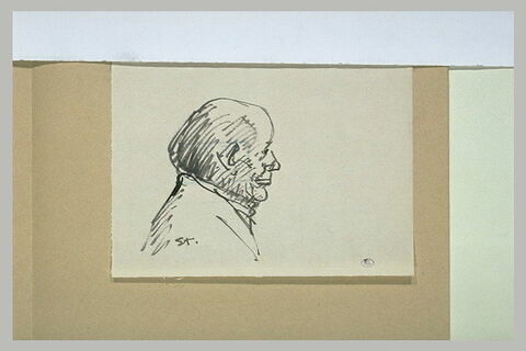 Homme vu en buste, de profil à droite, image 1/1