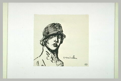 Femme vue en buste, coiffée d'un petit chapeau cloche, image 1/1