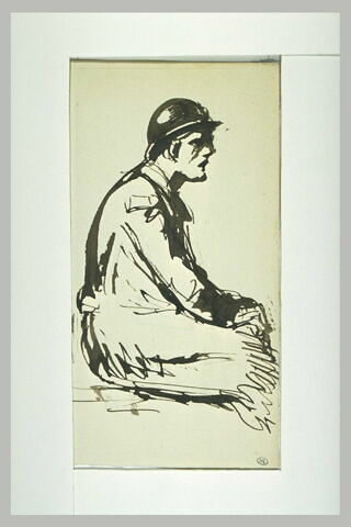 Soldat casqué, assis, mains sur les genoux, image 1/1