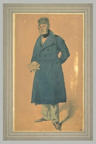 Portrait d'homme debout, vêtu d'un manteau, coiffé d'un bonnet