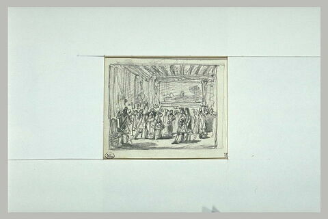 Groupe d'homme en costume Louis XIV dans une salle décorée de boiseries, image 2/2