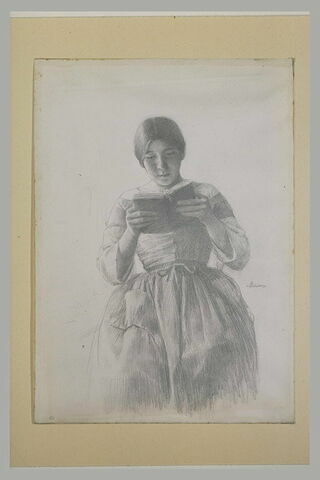 Jeune femme lisant, assise, vue de face, image 2/2