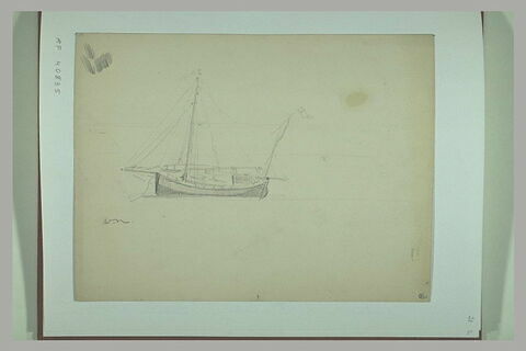 Bateau échoué à marée basse, image 1/1