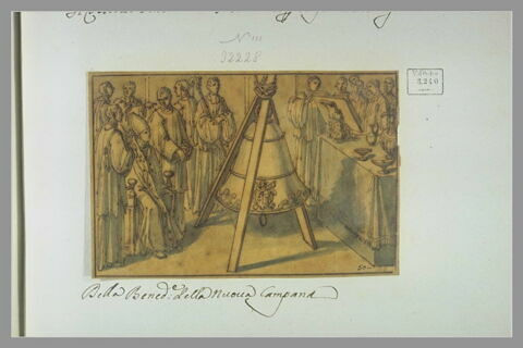 Bénédiction d'une cloche: l'évêque assis regarde la cloche placée au centre, image 1/1