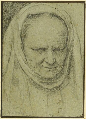 Portrait d'une vieille femme les yeux fixés en bas et la tête couverte, image 1/2