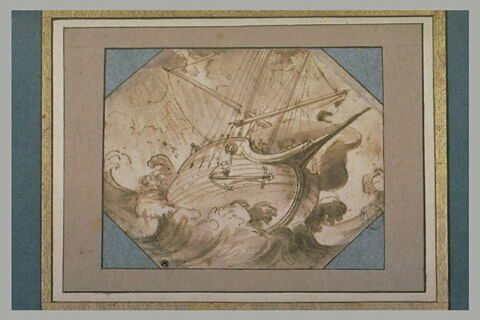 Un navire pris dans une mer agitée, image 3/3