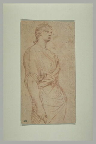 Demi-figure de femme, debout, tournée vers la droite, image 1/1
