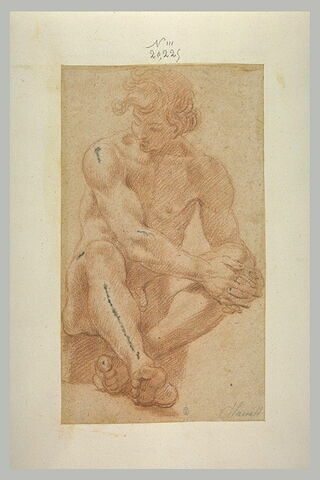 Homme nu, assis, de face, tenant son genou gauche des deux mains, image 1/1