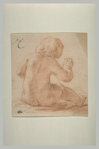 Enfant nu, assis, de dos, image 1/1