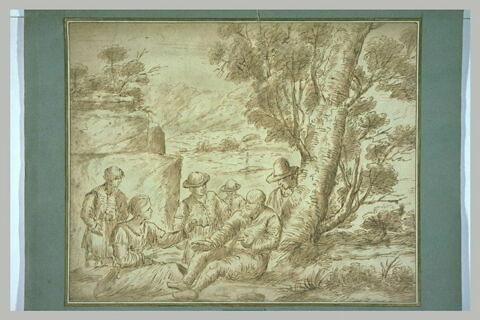 Viellard assis au pied d'un arbre, discutant avec une femme entourée d'hommes, image 1/1