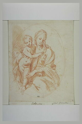 La Vierge assise et l'Enfant Jésus debout sur ses genoux
