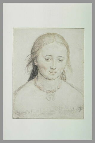 Portrait de jeune femme en buste, souriant, image 2/2