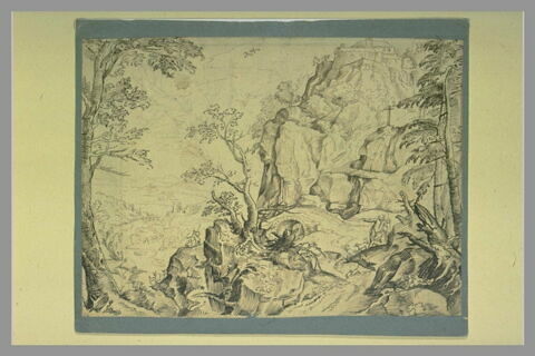 Paysage : escarpement rocheux avec un calvaire au bord d'une vallée, image 1/1