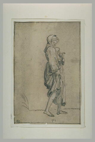 Femme pauvre, marchant vers la droite, image 1/1