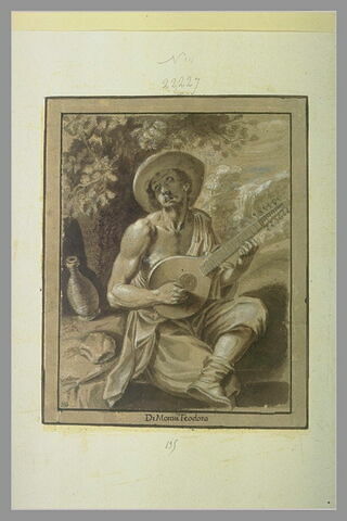 Un homme assis au pied d'un arbre, pinçant de la guitare, image 1/1