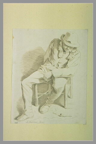 Jeune fumeur assis sur un tabouret