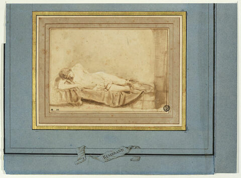 Jeune homme nu, endormi, étendu sur une couverture, image 3/3