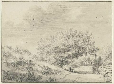 Chemin au pied des dunes, bordé d'arbres, avec deux personnages, image 1/2