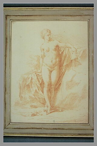 Figure de femme nue, debout, de face,la tête tournée vers la droite, image 2/3
