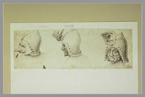 Feuille d'études de trois casques, image 2/2