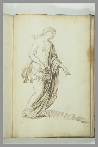 Femme demi-nue debout, de trois quarts à droite, image 2/2