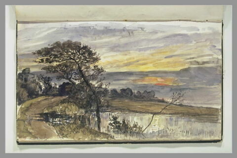 Paysage avec une étendue d'eau au soleil couchant, image 2/2