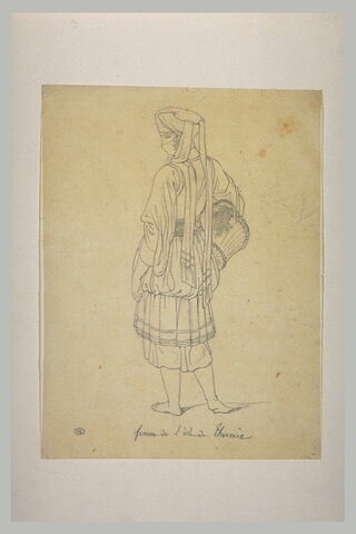 Femme orientale, vue de dos, debout, tournée vers la gauche, image 1/1