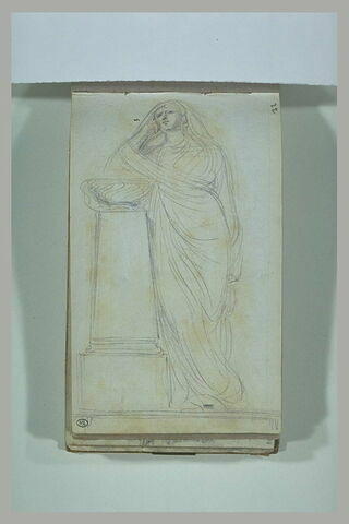 Femme debout, drapée à l'antique, accoudée à un autel