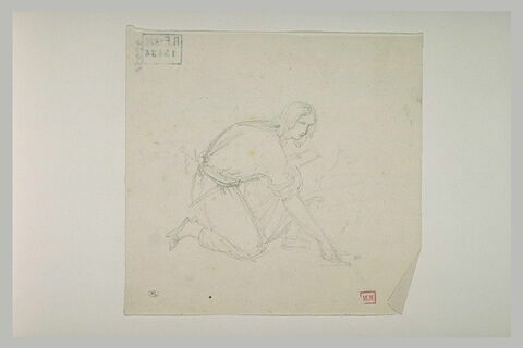 Figure à genoux, de profil vers la droite, la main au sol, tenant un objet, image 1/1