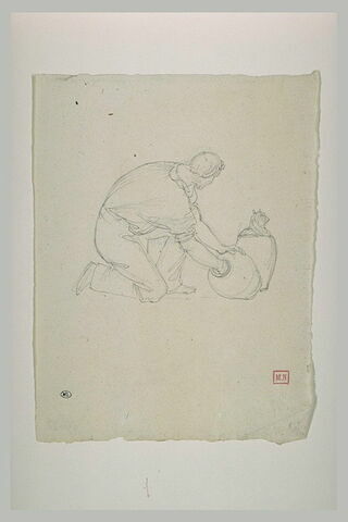 Homme à genoux, de profil à droite, tenant un vase près d'un vase canope, image 1/1