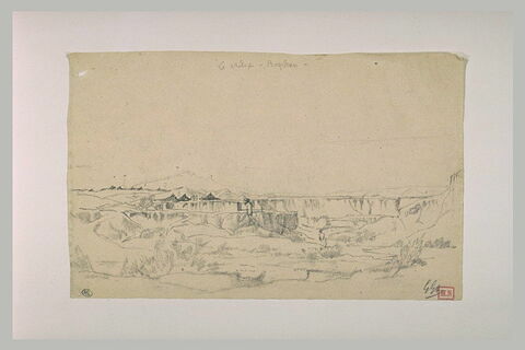 Creux de terrain dominé par des falaises et des montagnes, image 2/2