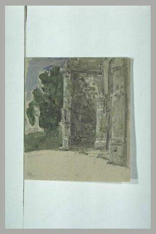 Place au chevet d'une église, image 1/1