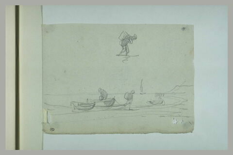 Homme portant un fardeau ; en bas, une plage et des barques échouées, image 1/1