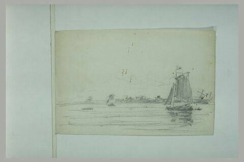 Barques à voiles en vue de la côte, image 1/1