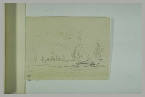 Petit yacht en mer, et au fond, un voilier, image 1/1