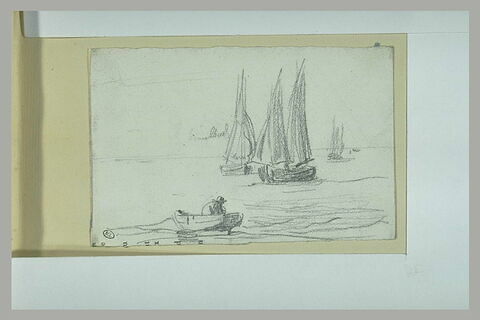 Homme dans un canot, et barques de pêche, en mer, image 1/1