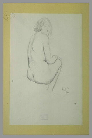 Femme nue, assise, vue de dos, tournée à droite, image 1/1