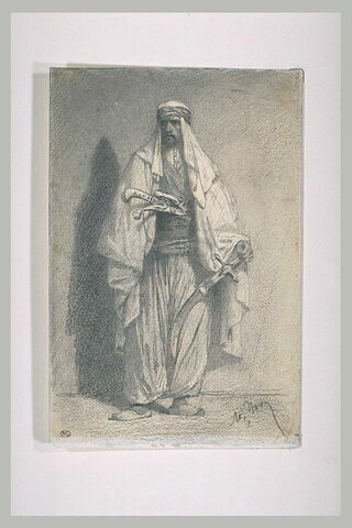 Arabe debout, tenant un cimeterre de sa main gauche, poignard à la ceinture