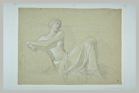 Femme assise sur le sol, le torse nu, les bras ramenés à gauche, image 1/1