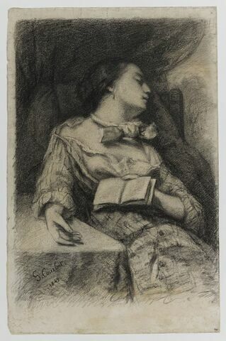 Femme assise, endormie, tenant un livre, la main droite sur une table