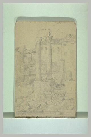 Ruines du théâtre antique à Arles, image 2/2