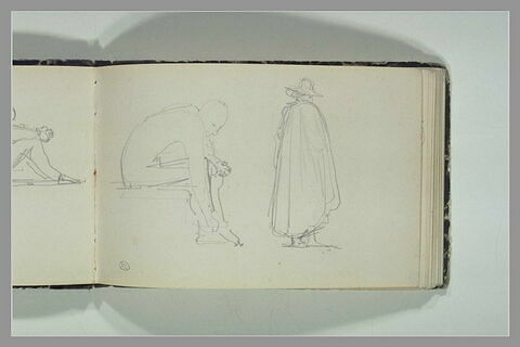 Figure assise se penchant ; figure, portant cape et chapeau, debout, image 2/2